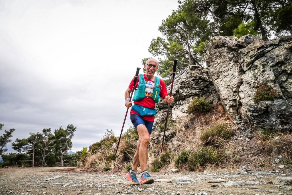 Trail en montagne : quel équipement emporter 2026