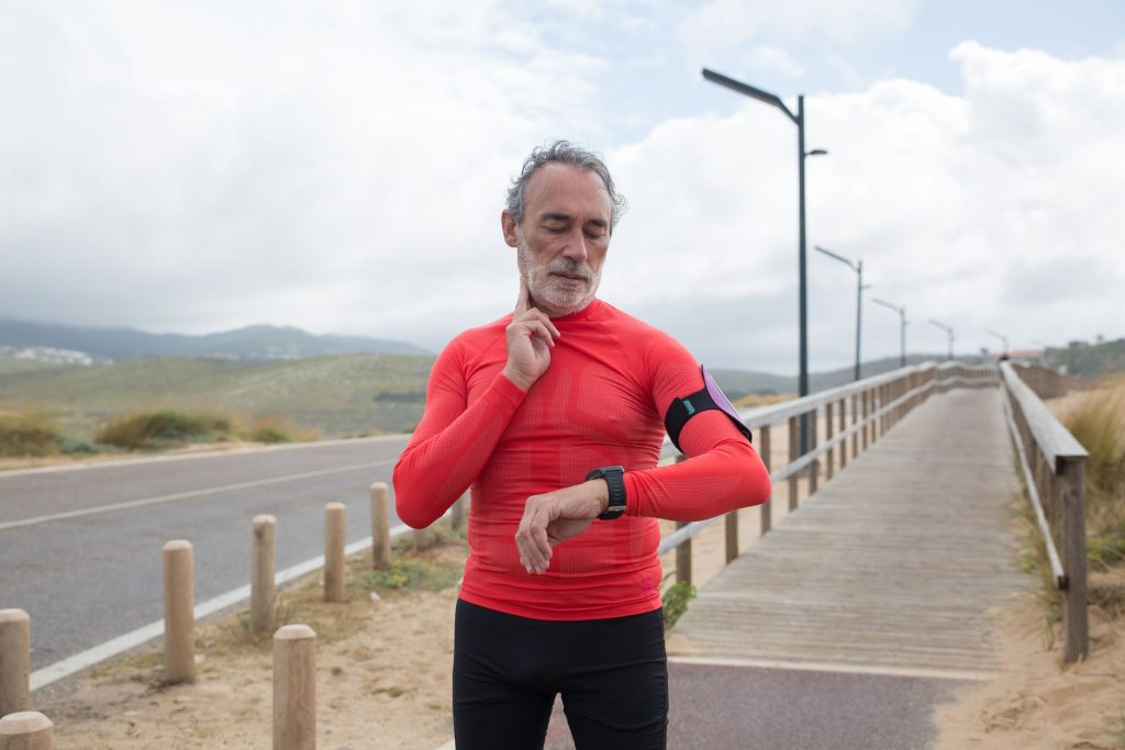 Garmin Forerunner 265 vs Coros Pace 3 : le duel des montres trail 2026
