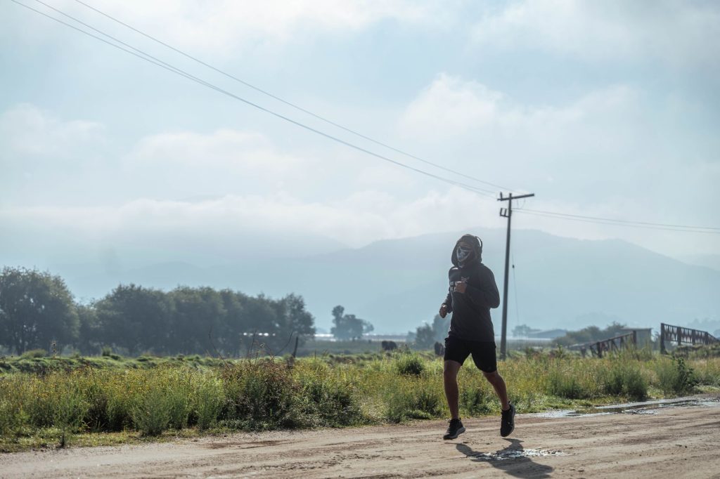 Trail : faut-il vraiment des bâtons ? La réponse selon ton profil